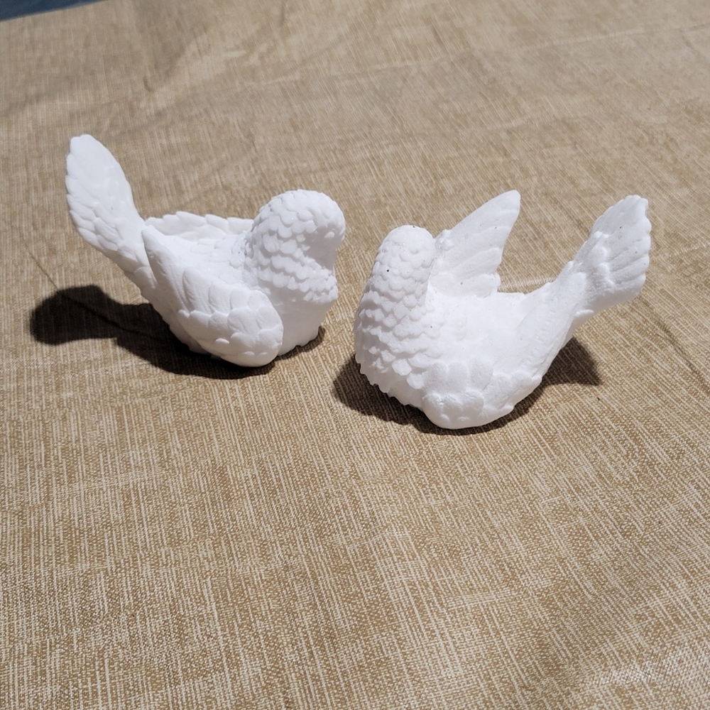 Vtg White Alabaster Doves A Santini About 4.5 inches